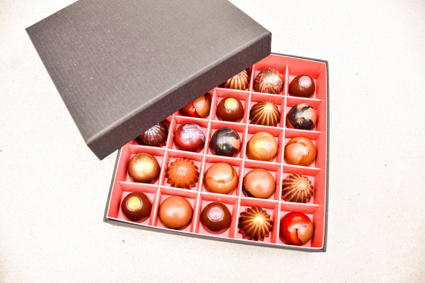 Collector's Praline Box (25pcs)